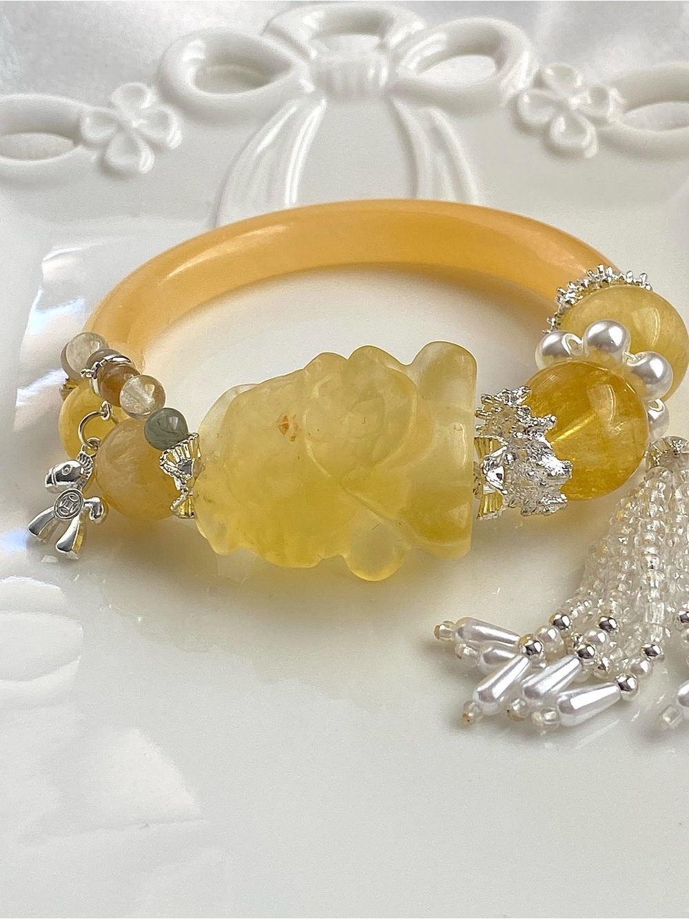 B193-Handmade Citrine Half Bangle And Yellow Fluorite Carved Lion With Tassel - Picture 3 of 9